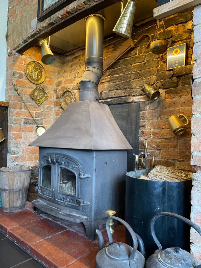 Red Lion Inn Sidbury Bagian luar foto