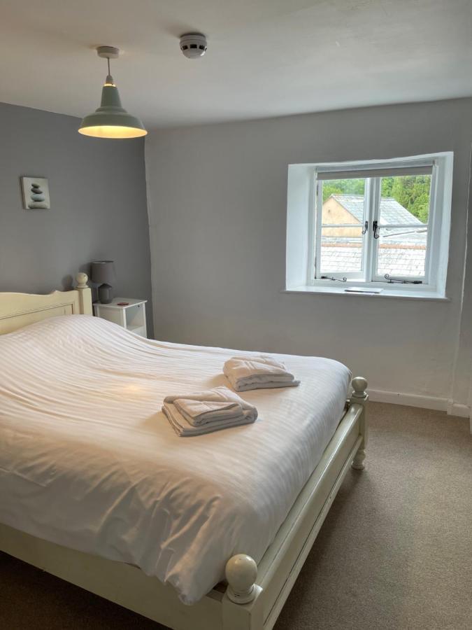 Red Lion Inn Sidbury Bagian luar foto