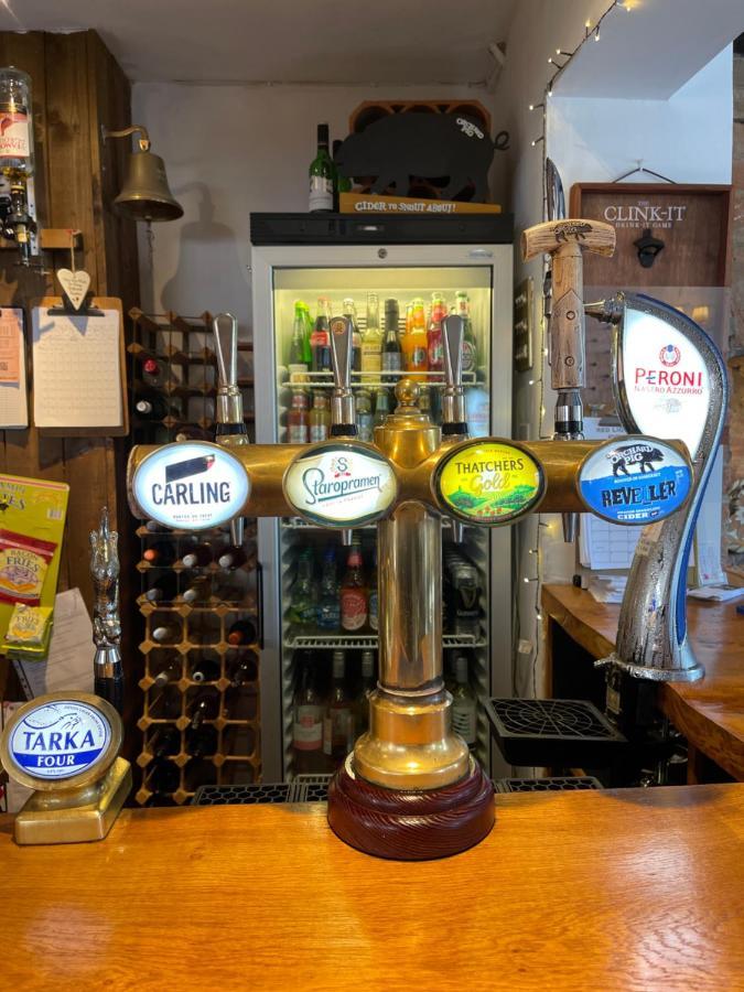 Red Lion Inn Sidbury Bagian luar foto