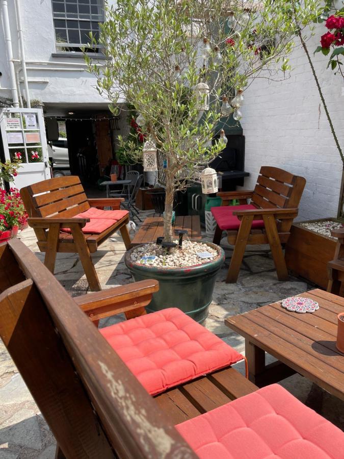 Red Lion Inn Sidbury Bagian luar foto