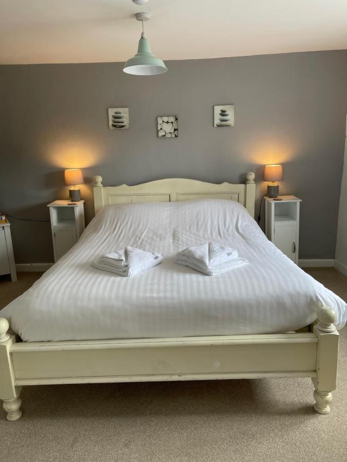Red Lion Inn Sidbury Bagian luar foto