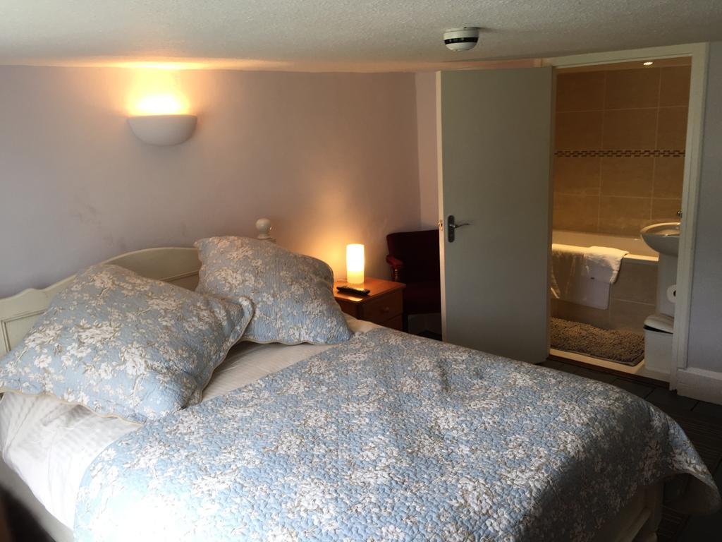 Red Lion Inn Sidbury Bagian luar foto