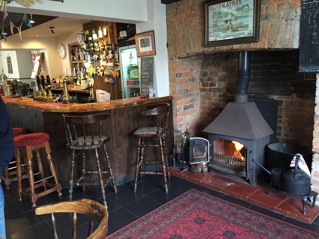 Red Lion Inn Sidbury Bagian luar foto