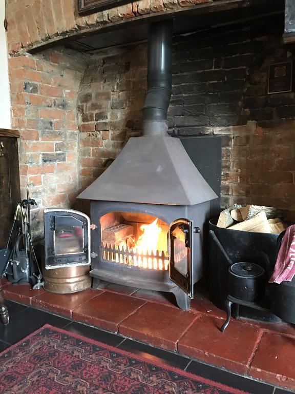 Red Lion Inn Sidbury Bagian luar foto
